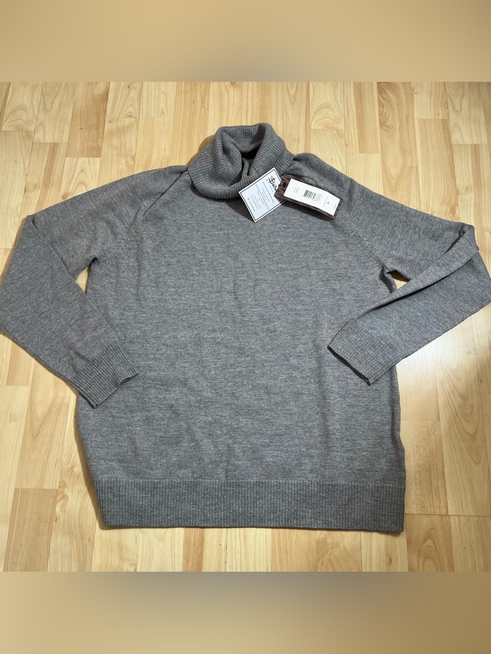 Victor Alfaro Gray 100%
Wool Turtleneck Sweater
Womens‎ Size Medium NWT